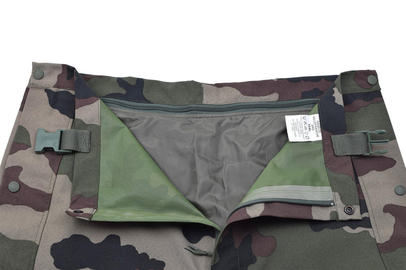 Pantaloni di pioggia dell'esercito francese autentico Trilamini impermeabili in generale con parentesi graffe nuove