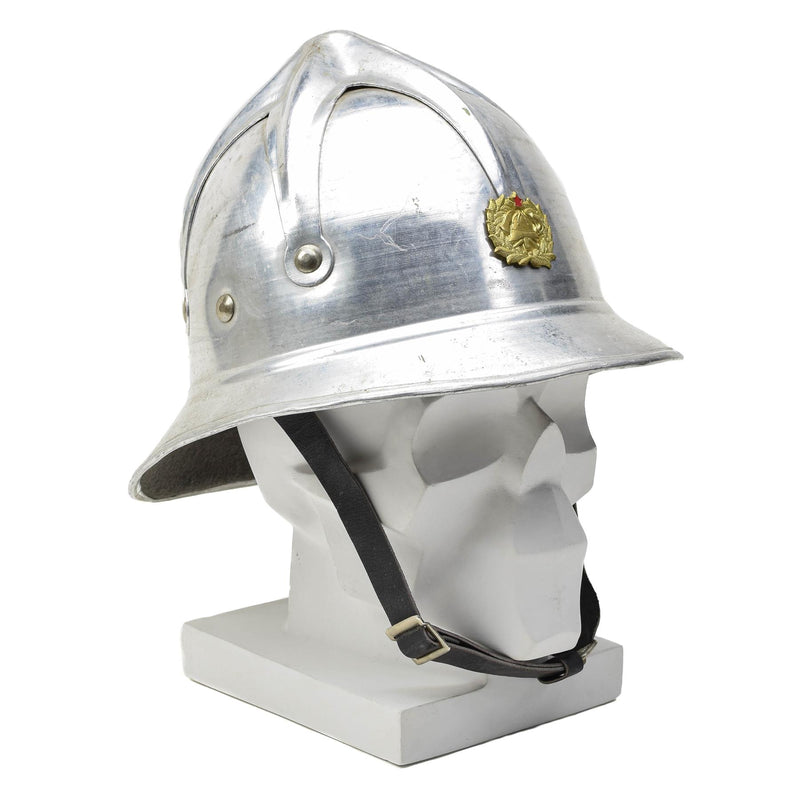 Casque de pompier en aluminium gris militaire d'origine yougoslave, badge de départ rouge de l'armée