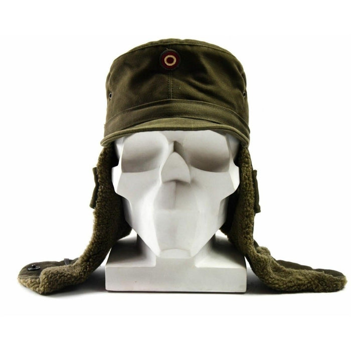 Gorra de invierno auténtica del ejército austríaco en color oliva con orejeras, visera y insignia de Austria en la parte delantera.
