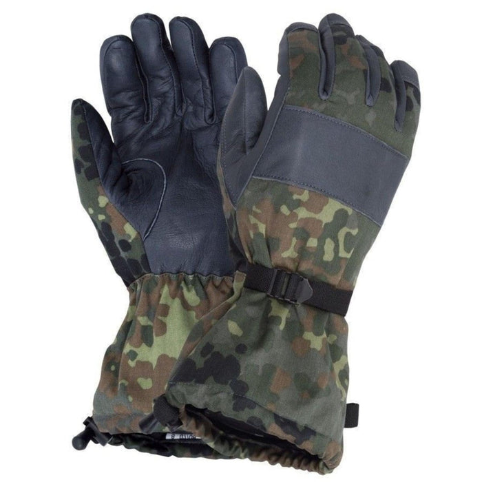 Duitse legerflecktarn camo winterhandschoenen met lederen grip en versterkte knokkels voor duurzaamheid en bescherming.