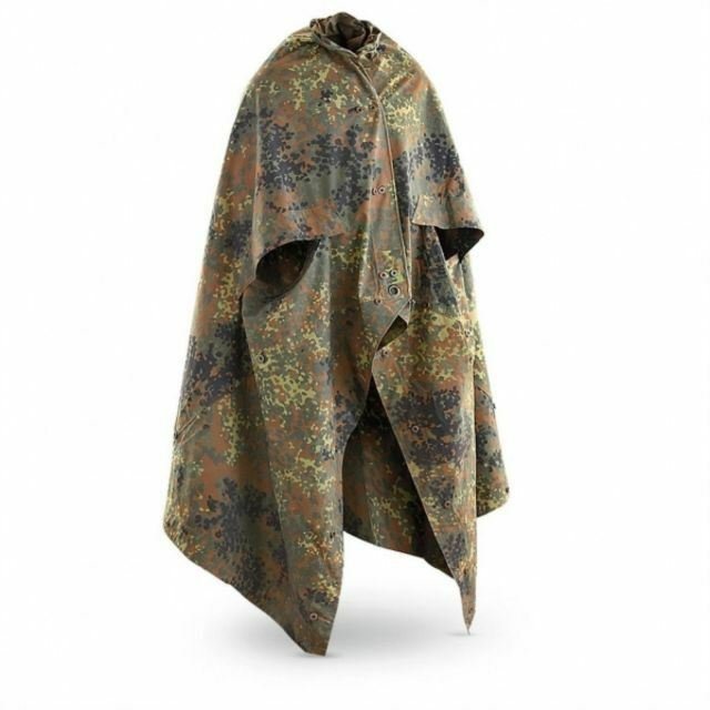 Echter wasserdichter Halbplane-Poncho der Bundeswehr in Flecktarn-Tarnung für Camping oder militärische Zwecke
