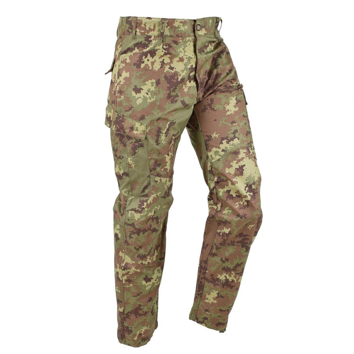 Italiaanse militaire gevechtsbroek in vegetato-camouflagepatroon met ripstop-stof en meerdere zakken