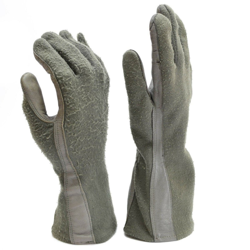 Genuine US Army combat gloves in olive drab with leather and Aramid fiber for flame resistance and enhanced grip.