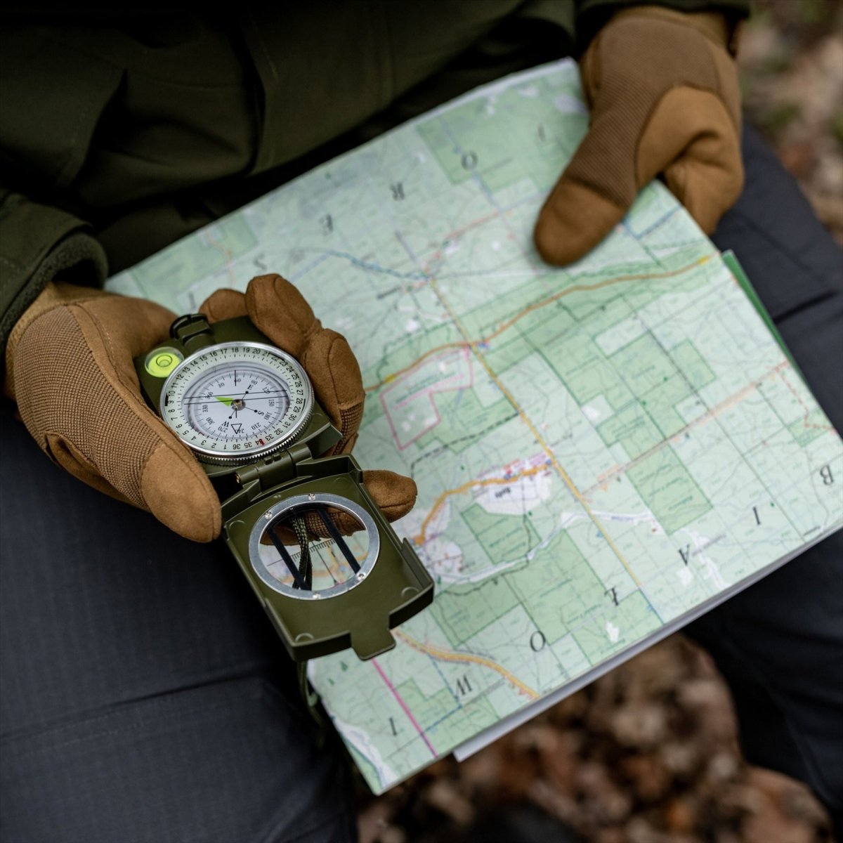 Compass Outdoor Tool: Reliable Navigation for Trekkers - GoMilitar