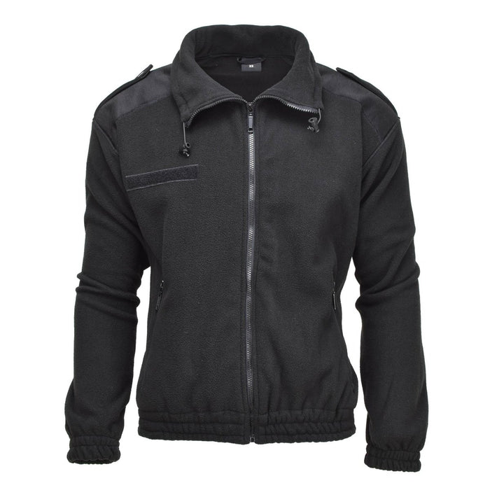 Schwarze MIL-TEC Fleece-Pulloverjacke im deutschen Militärstil mit durchgehendem Reißverschluss, verstärkten Schultern und elastischen Bündchen für kaltes Wetter.