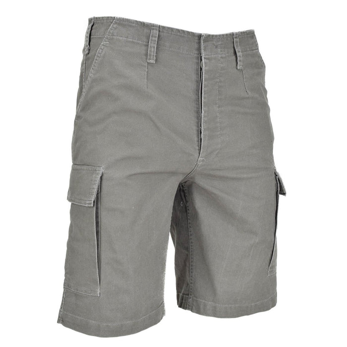 Olivgrüne, vorgewaschene Moleskin-Bermudashorts im Mil-Tec-Stil der deutschen Armee mit Cargotaschen, leichtem und langlebigem Design.