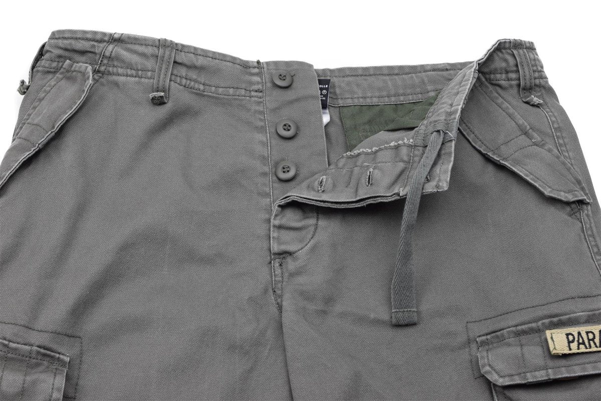 Olivgrüne, vorgewaschene Moleskin-Cargo-Shorts der Marke Mil-Tec im Militärstil für Fallschirmjäger