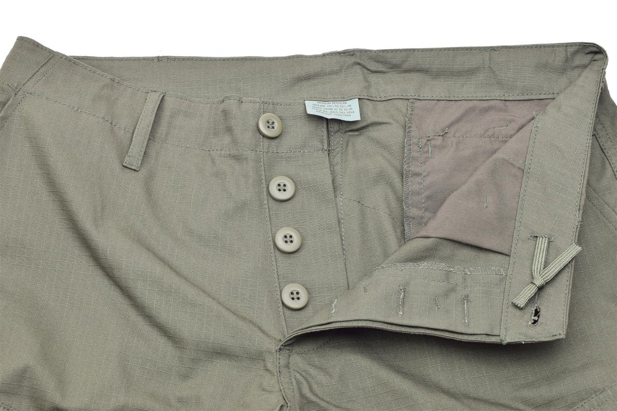 Olivgrüne Ripstop-Cargohose im US-Army-Stil der Marke Mil-Tec für die Kampfuniform der US-Armee