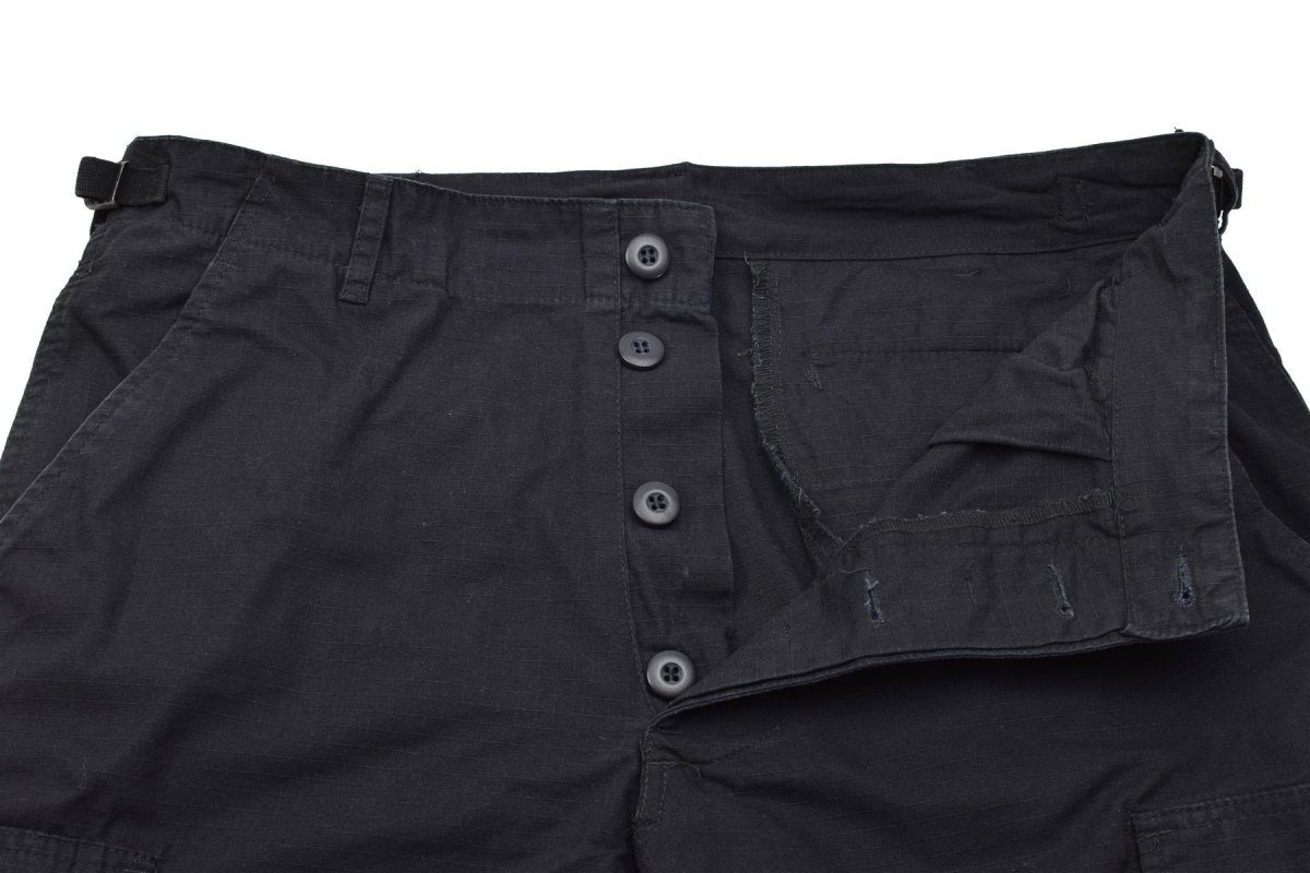 Schwarze, vorgewaschene, leichte Bermudashorts der Marke Mil-Tec im US-Militärstil