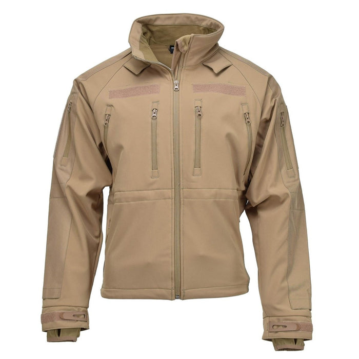 Kurtka turystyczna typu softshell MIL-TEC Coyote z odpornymi na sztormy zamkami, polarową podszewką i regulowanymi mankietami do użytku na zewnątrz