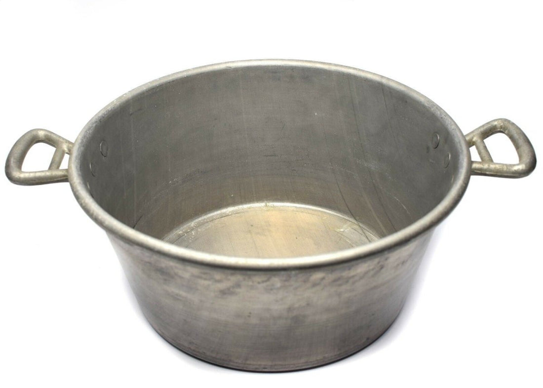 Großer Kochtopf der französischen Armee, original. Kochtopf aus Aluminium für das Militär