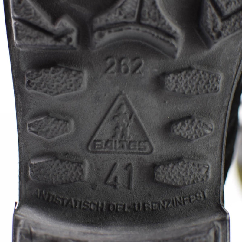 Close-up of Bates military boot sole showing size 41, model number 262, and anti-static oil-resistant features.